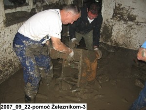 2007_09_22-pomoč Železnikom-3