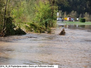 2014_10_22 Poplavljena cesta v Dvoru pri Polhovem Gradcu